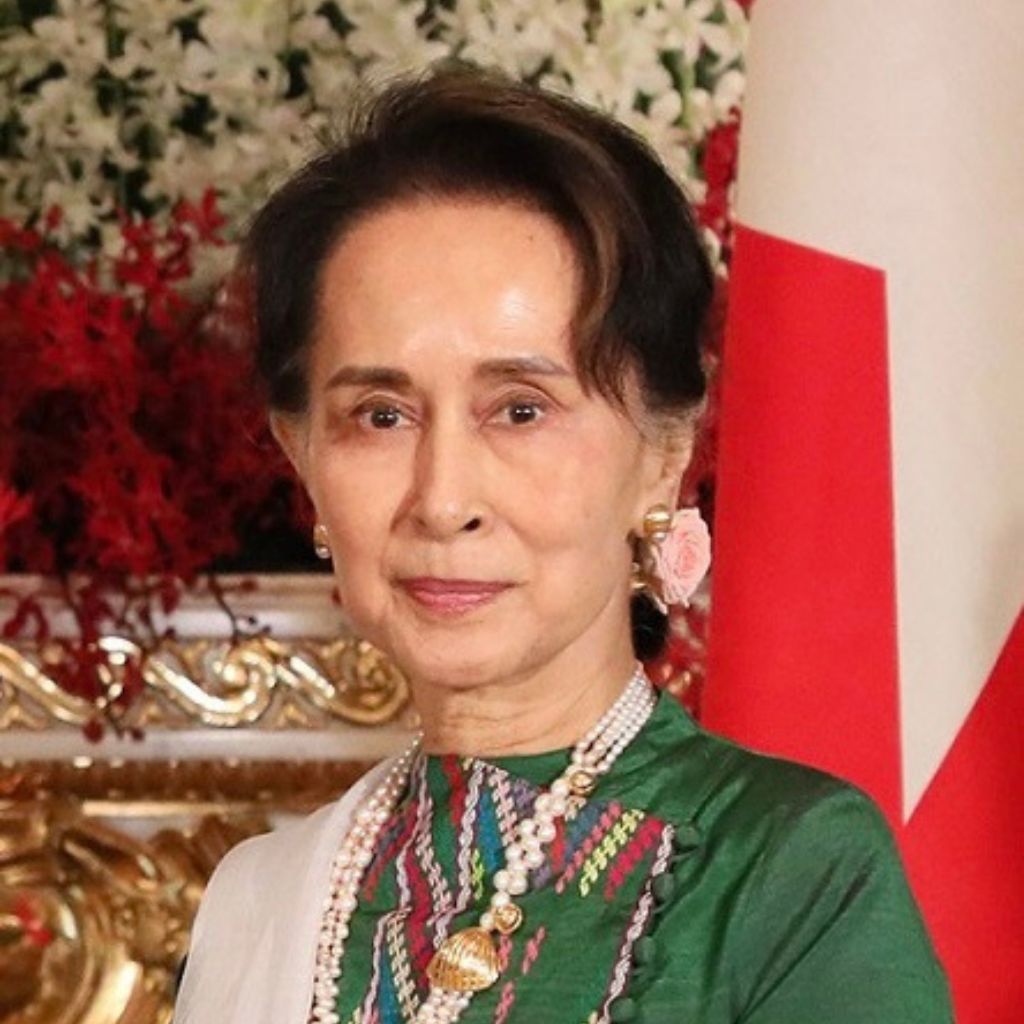 On October 21, 2019, Prime Minister Abe held bilateral talks with the State Counsellor of Myanmar Aung San Suu Kyi at the Guest House Akasaka Palace.